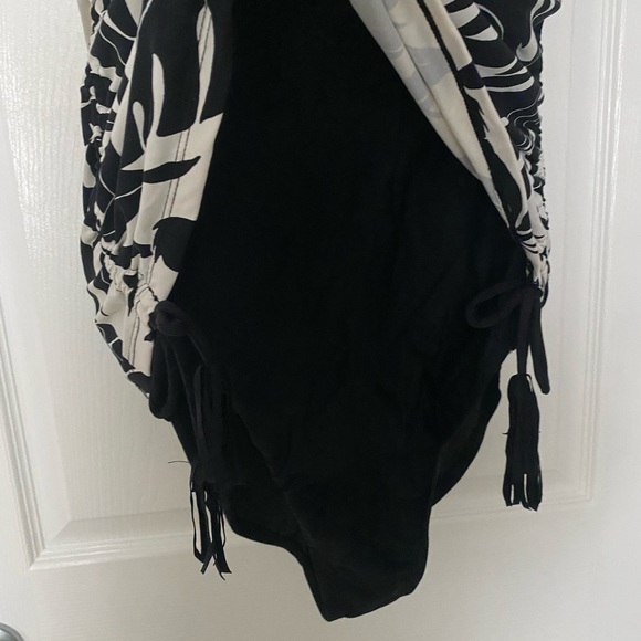 Island Escape swimsuit 10 - Picture 4 of 6